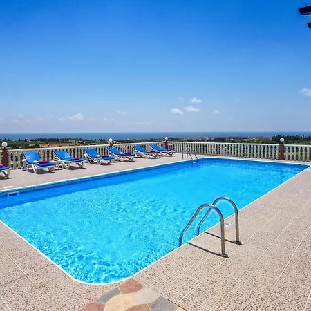 Veronika By ヴィラ