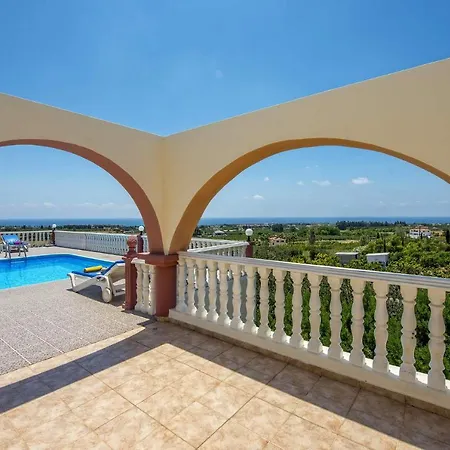 Veronika By ヴィラ *