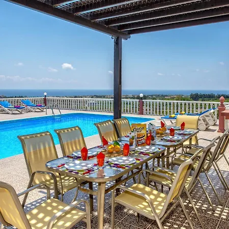 Veronika By ヴィラ