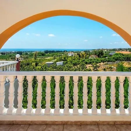 Veronika By ヴィラ