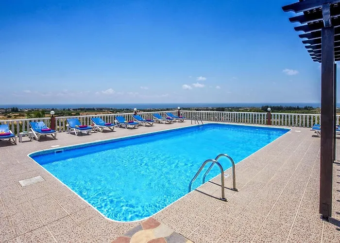 Veronika By ヴィラ