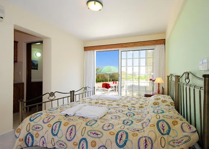 Veronika By * Pegeia