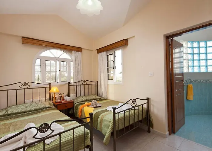 Veronika By * Pegeia